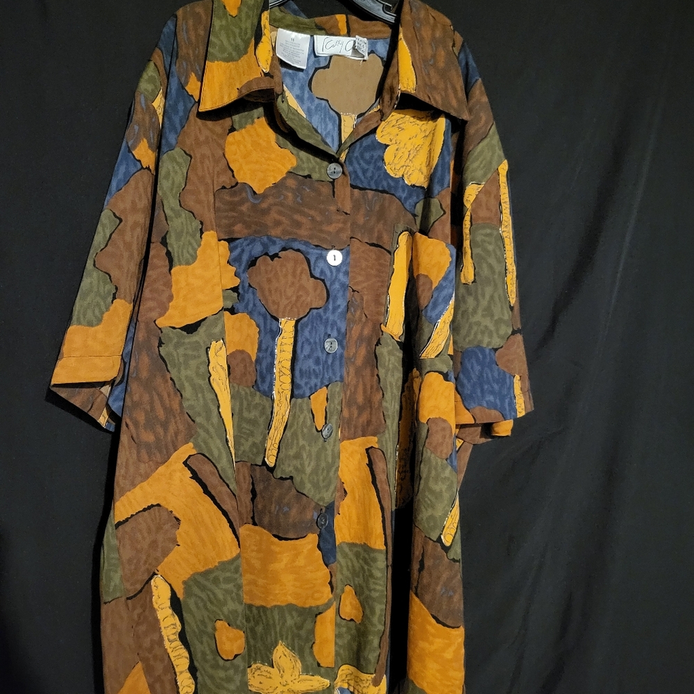 Throw it back to the 80s with our gorgeous green and brown short sleeve shirt!